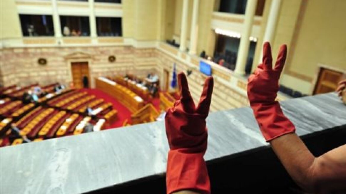 Με τις καθαρίστριες του ΥΠΟΙΚ συναντάται ο Αλέξης Τσίπρας 
