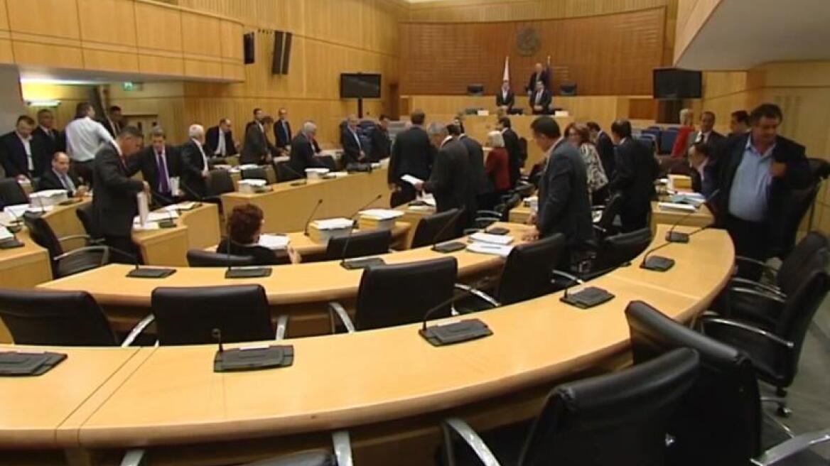 Κύπρος: H Βουλή κλείνει τα καταστήματα τις Κυριακές 