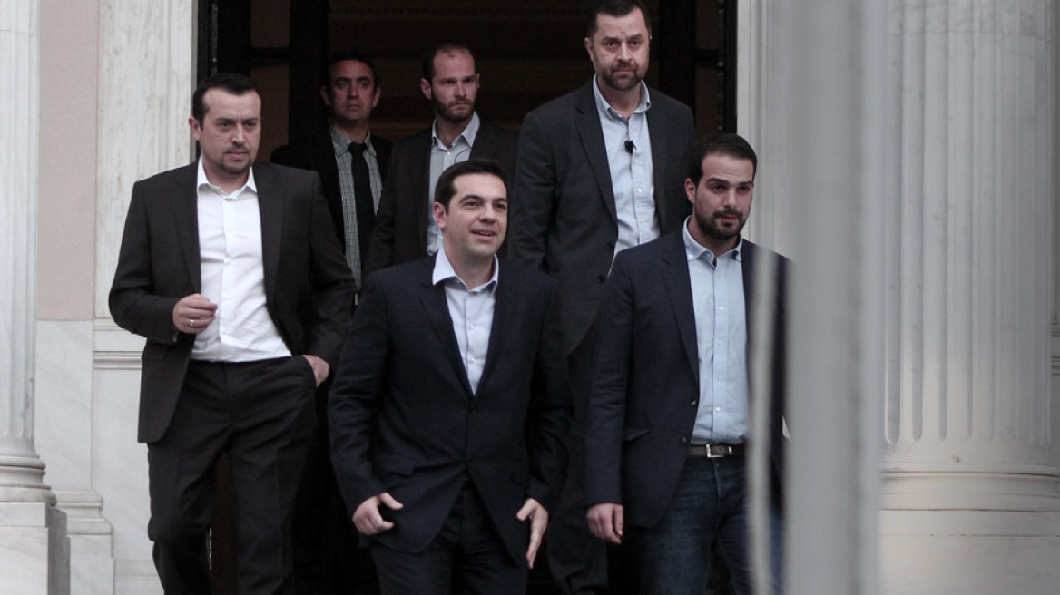 Υποχώρηση από τις «κόκκινες γραμμές» σε εργασιακό, συνταξιοδοτικό, αξιολόγηση