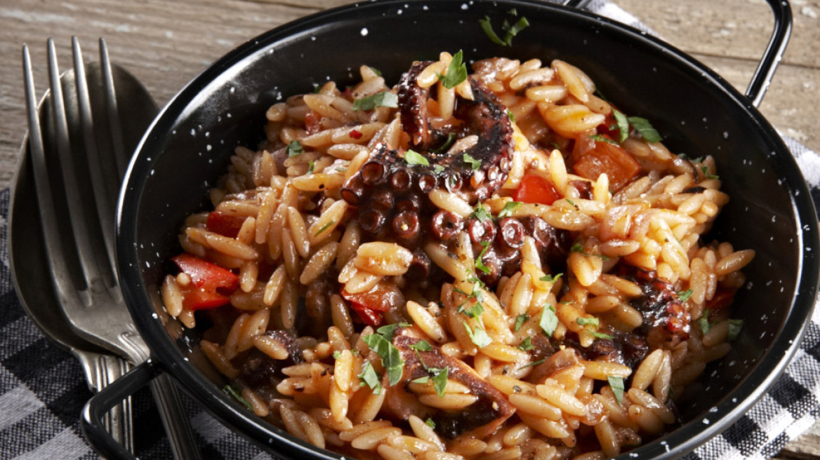 Χταποδάκι με κριθαράκι