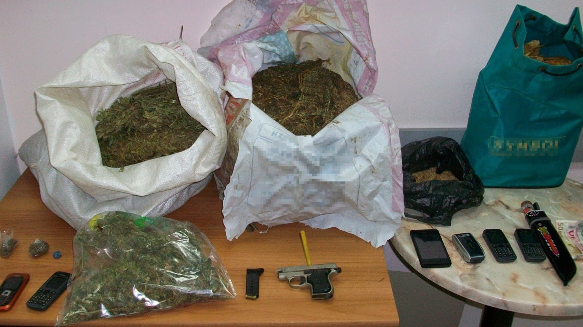 Πωλούσε λαθραίο καπνό και επικίνδυνο ναρκωτικό