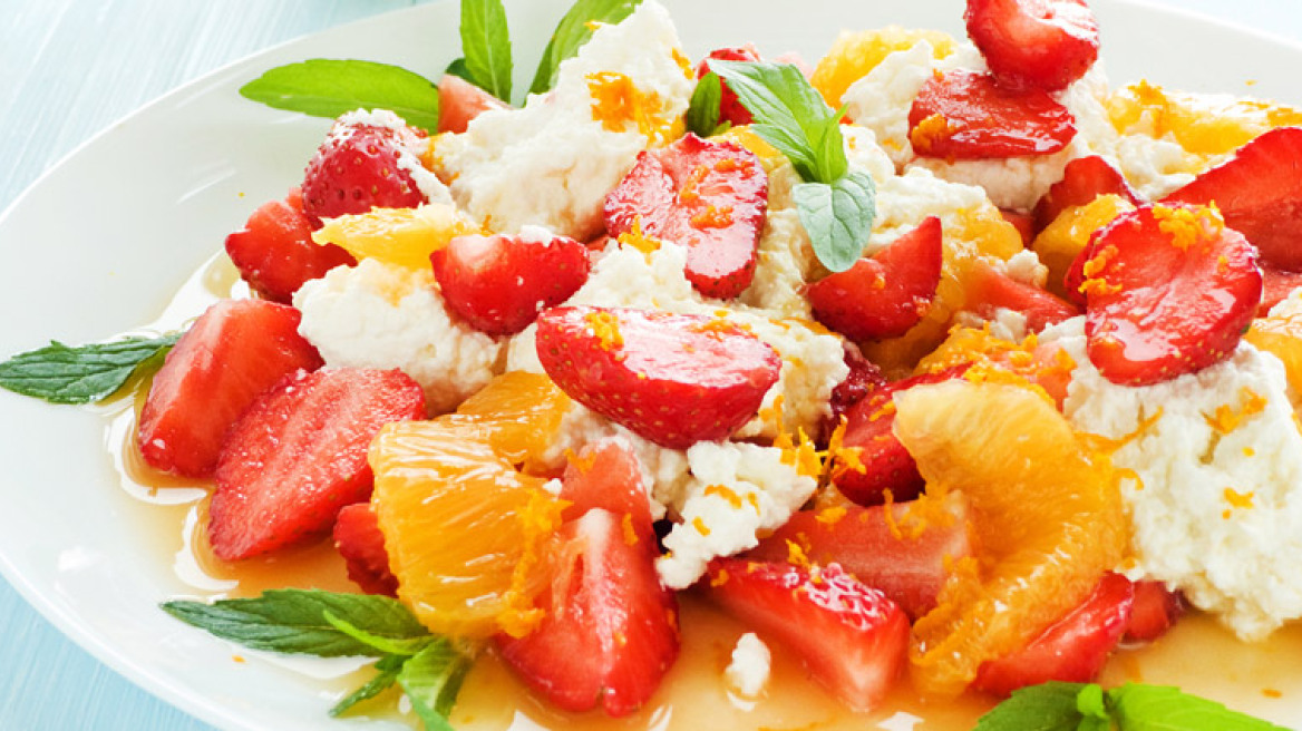 Ανοιξιάτικη φρουτένια σαλάτα