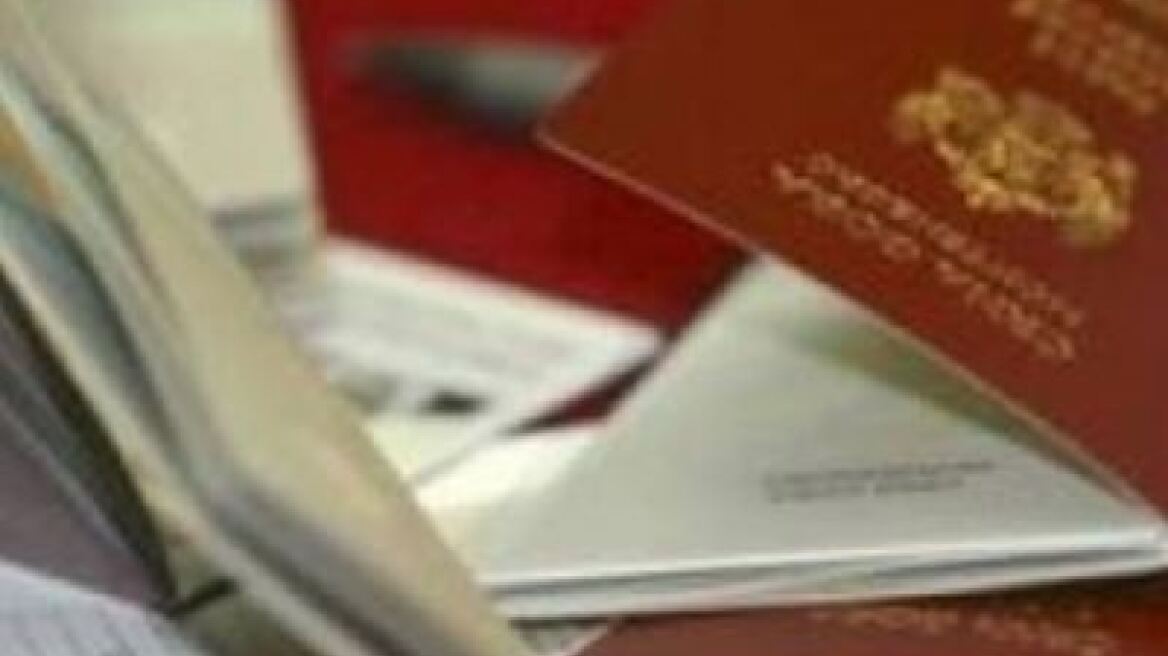 Χίος: Τον έπιασαν με χασίς και πλαστό διαβατήριο