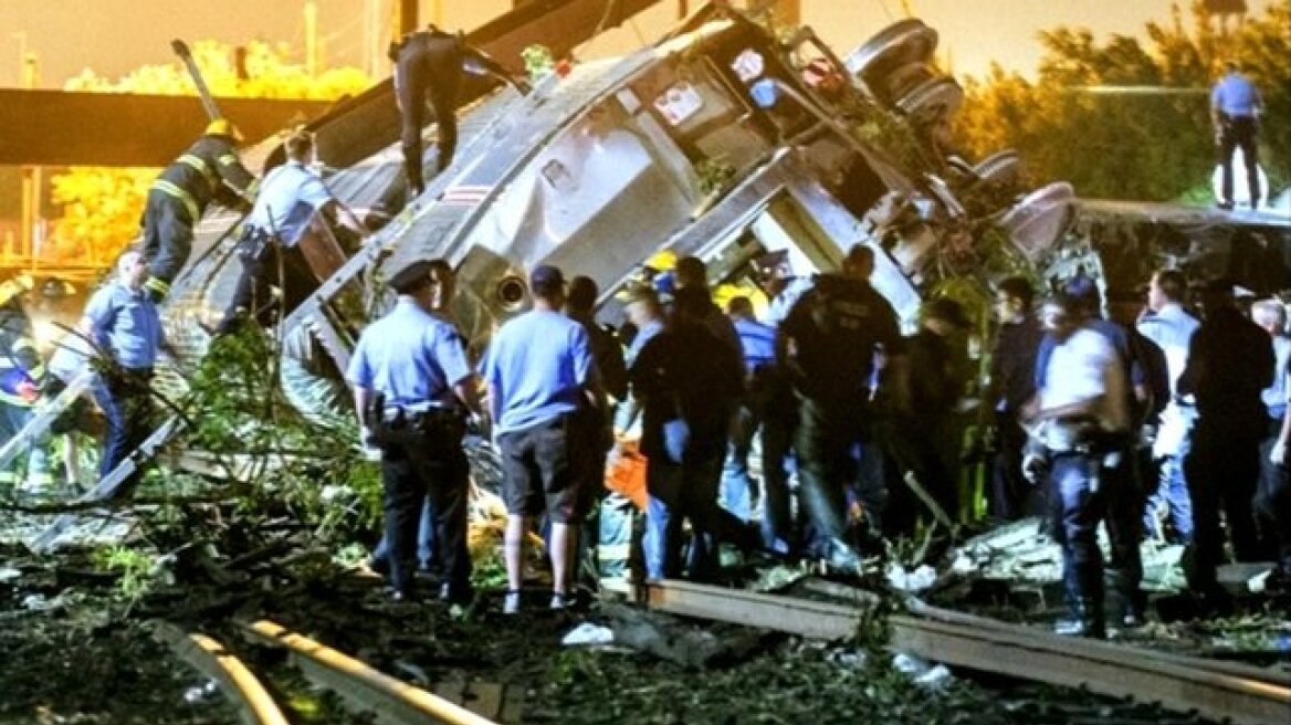 «Ήταν σαν σεισμός», λένε για τον εκτροχιασμό τρένου με τους επτά νεκρούς στην Φιλαδέλφεια