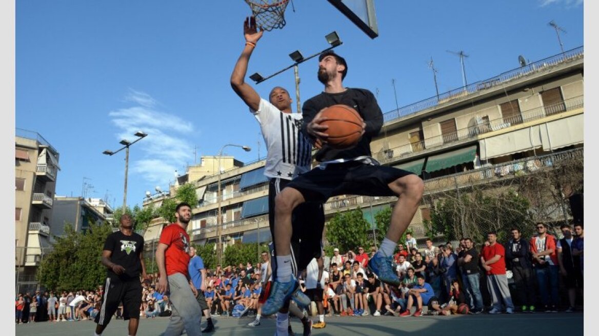 Giannis, Thanasis Antetokounmpo’s pick-up game in their old Athens ‘hood