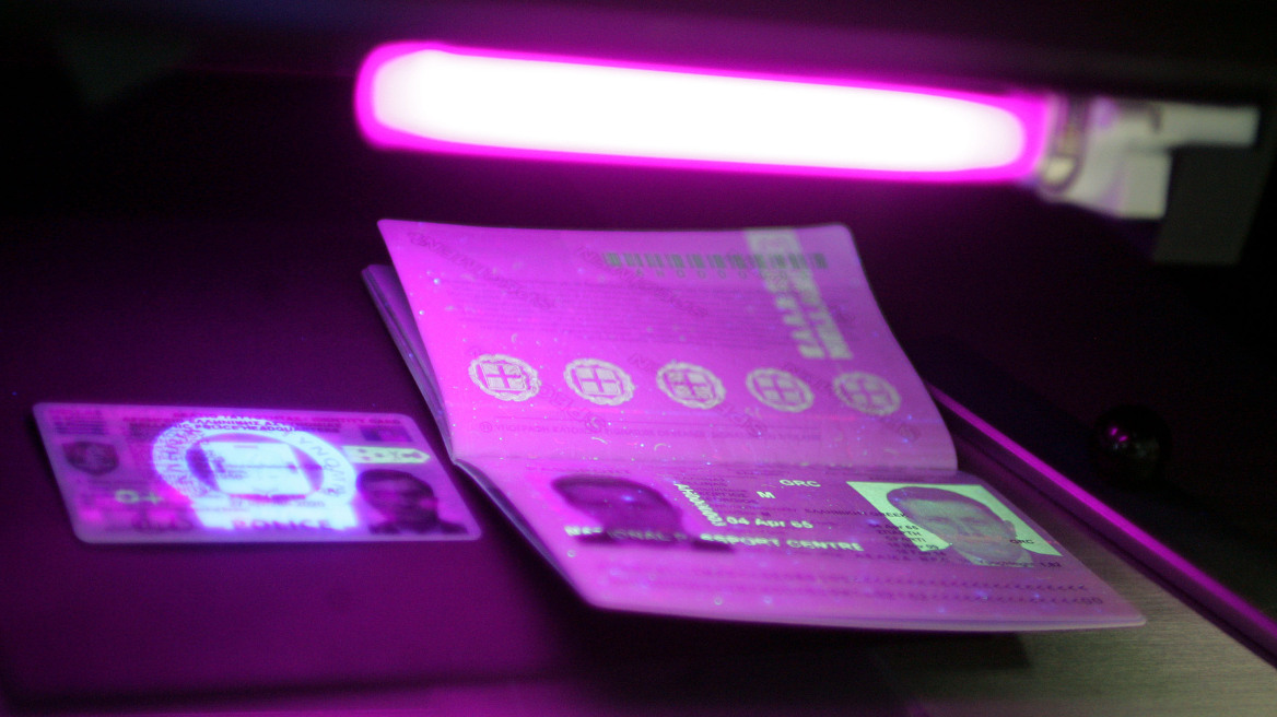 Συνελήφθησαν δύο αλλοδαποί που κατάρτιζαν και διακινούσαν πλαστά ταξιδιωτικά έγγραφα 