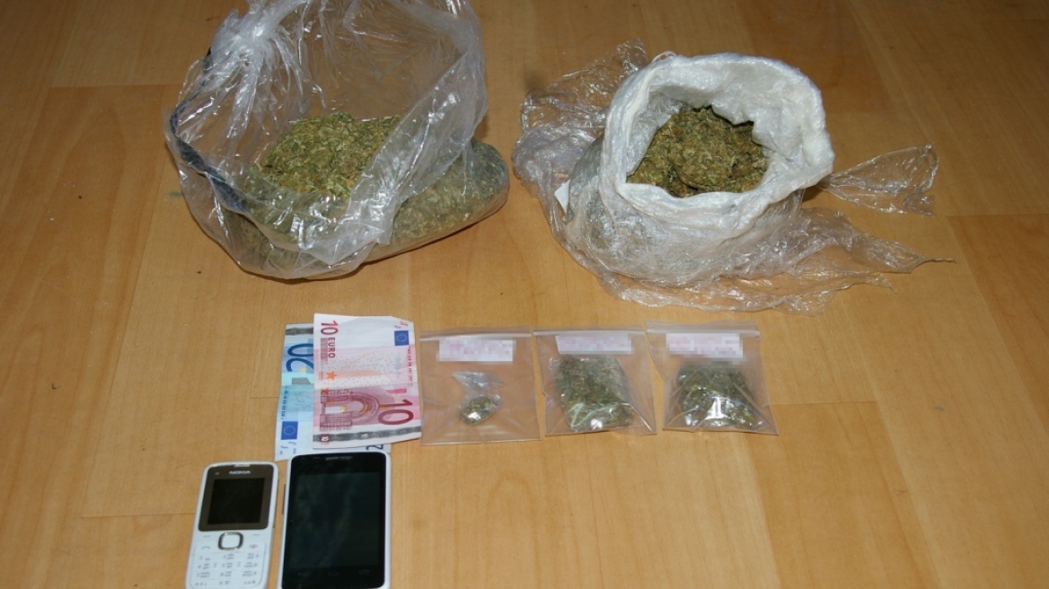 Ο σκύλος ξετρύπωσε πάνω από μισό κιλό χασίς