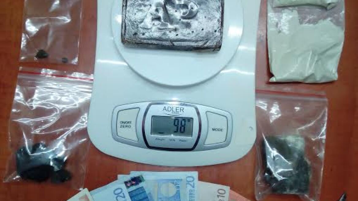 Διεθνώς καταζητούμενος είχε πέντε κιλά λαθραίου καπνού