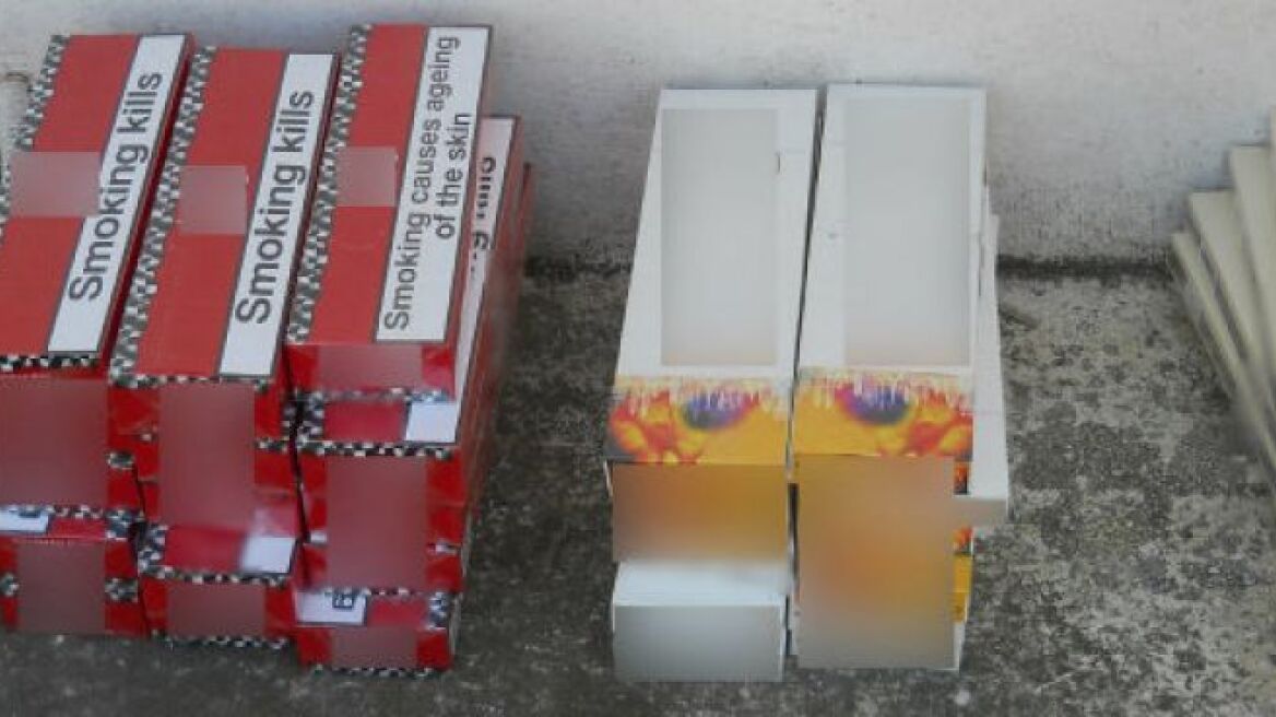 Κόρινθος: Πουλούσε από παπούτσια μέχρι λαθραία τσιγάρα