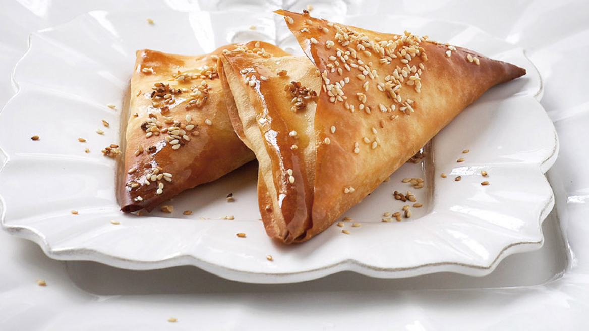 Πικάντικα πιτάκια ανθότυρου με σουσάμι