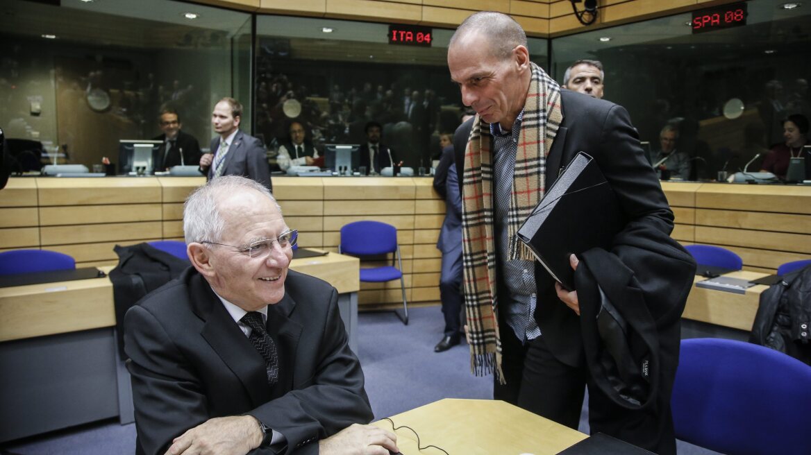 ΥΠΟΙΚ: Ψευδή τα δημοσιεύματα για τη συνομιλία Βαρουφάκη - Σόιμπλε