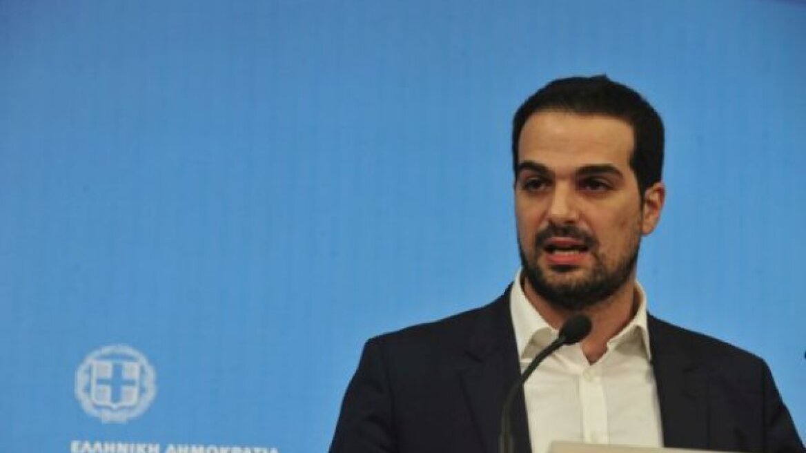 Βίντεο: Ένταση στο briefing Σακελλαρίδη για το... άλλο νόμισμα