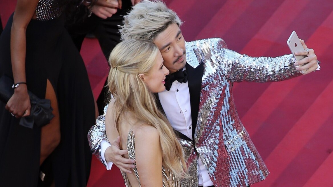 Paris Hilton: Το σέξι ατύχημά της σε βάρκα