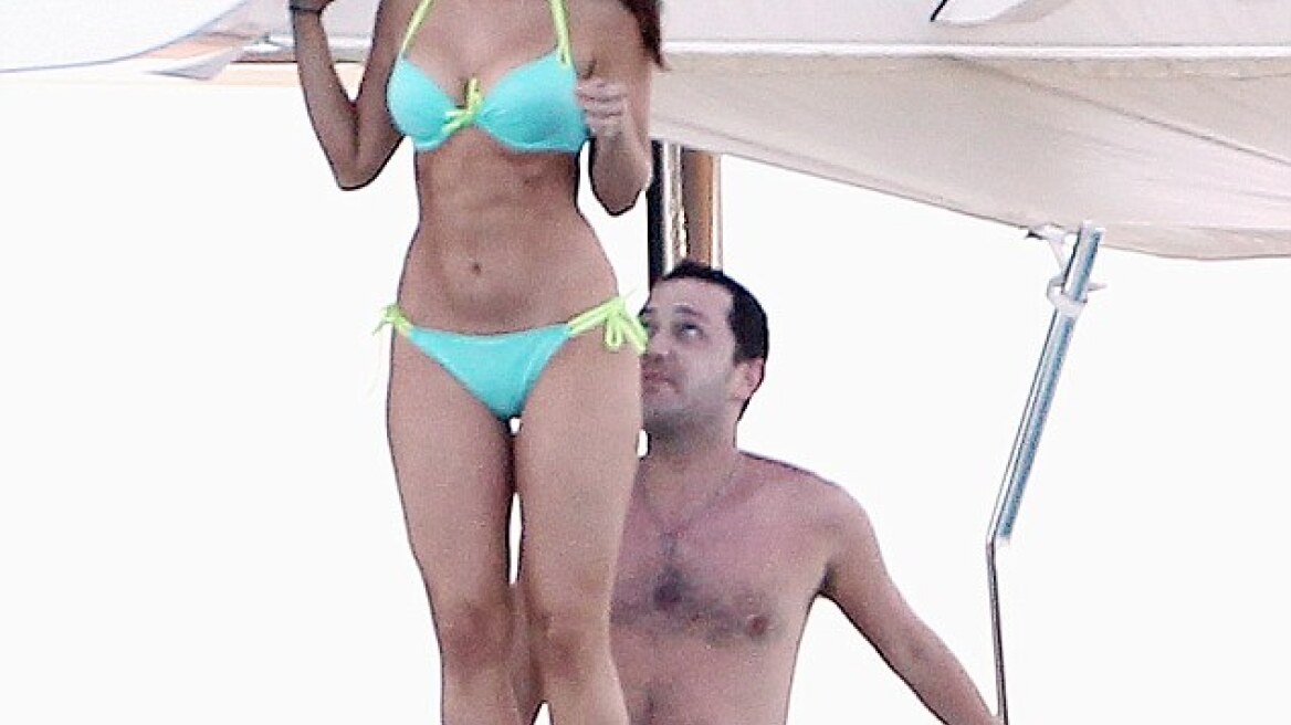 Jessica Lowndes: Βουτιές και τζόκινγκ στις Κάννες