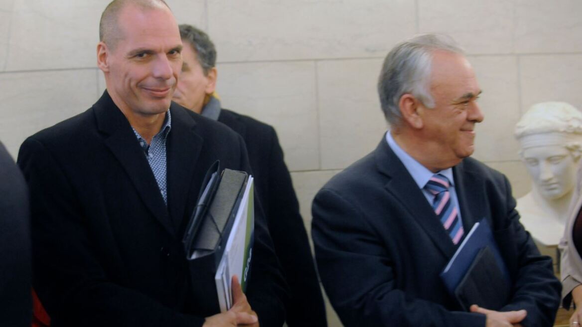 Σύσκεψη Βαρουφάκη, Δραγασάκη, Τσακαλώτου στο υπ. Οικονομικών