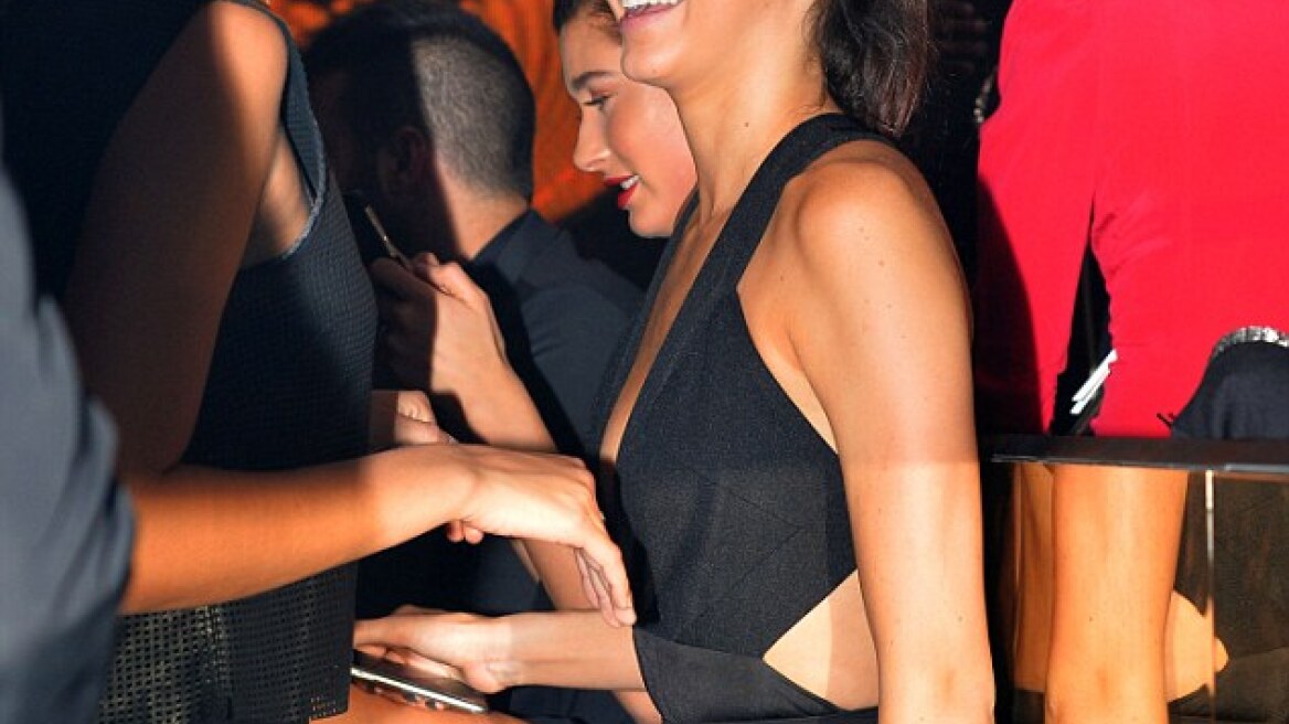 Kendall Jenner: Ποια τη “χουφτώνει” στις Κάννες;