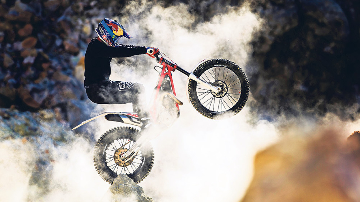 Ζιλιέν Ντιπόν: Ενας ιπτάμενος Γάλλος πάνω από τη Νίσυρο 