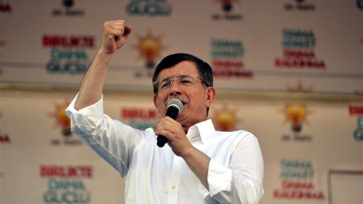 Αχμέτ Νταβούτογλου: Θα παραιτηθώ, αν οι κατηγορίες για εκλογική νοθεία αποδειχθούν αληθινές