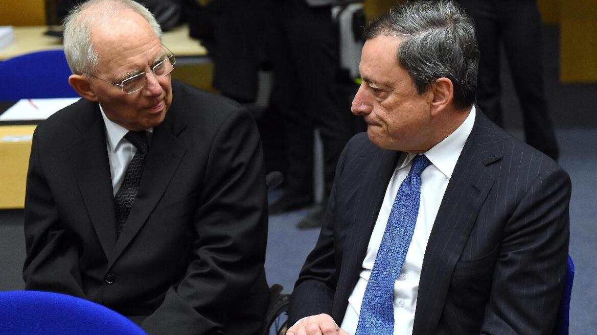 Ασφυκτικές πιέσεις από Ντράγκι και Σόιμπλε