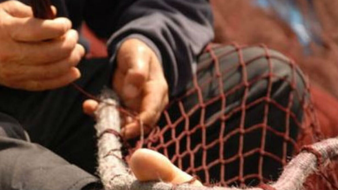 Αλλα τέσσερα σκάφη άδειασε ο «μακρυχέρης» ψαράς!