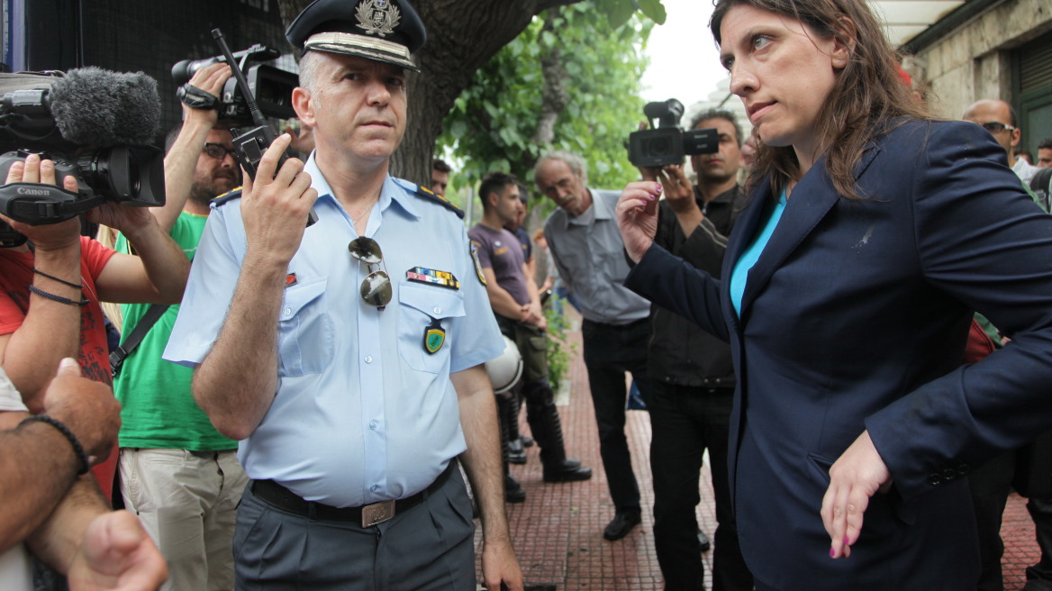 Ποιος είναι ο αστυνομικός υποδιευθυντής που «αντιμετώπισε» την Ζωή Κωνσταντοπούλου