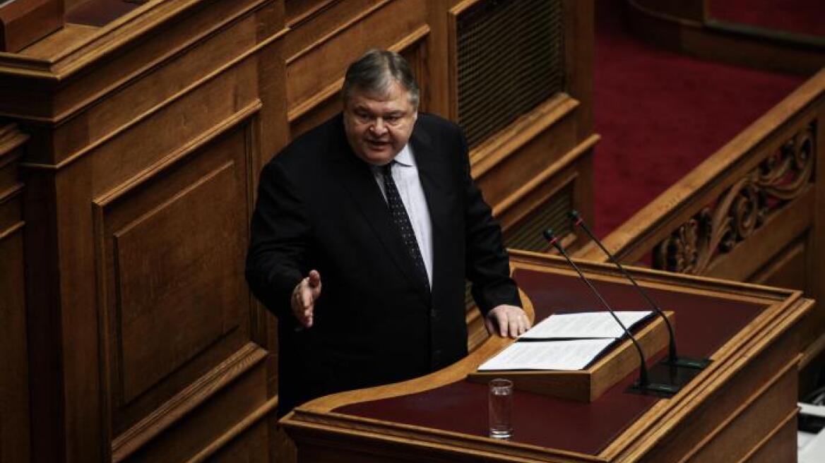 «Eκρηξη» Βενιζέλου κατά Βαρουφάκη και  Κωνσταντοπούλου