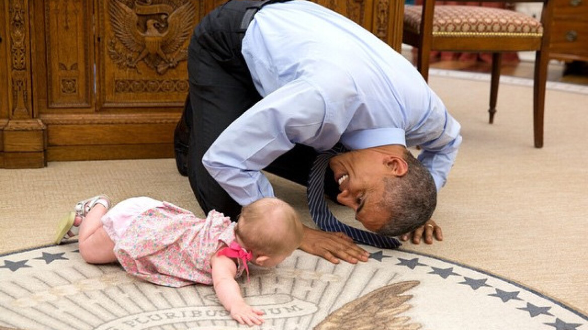 Ποιος «έριξε» τον Ομπάμα στα πατώματα του Λευκού Οίκου;