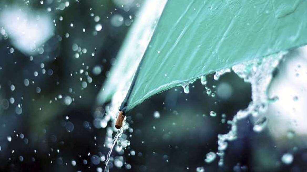 Πέφτει η θερμοκρασία σήμερα - Πού θα βρέξει 