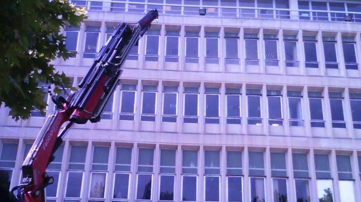 «ΕΡΤ» ξανά στο Ραδιομέγαρο - «Αποκαθήλωσαν» τη ΝΕΡΙΤ