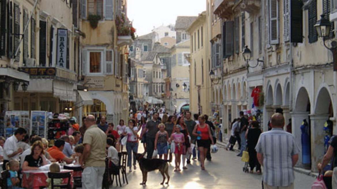 Καναδοί τουρίστες τραυμάτισαν Έλληνα στην Κέρκυρα 