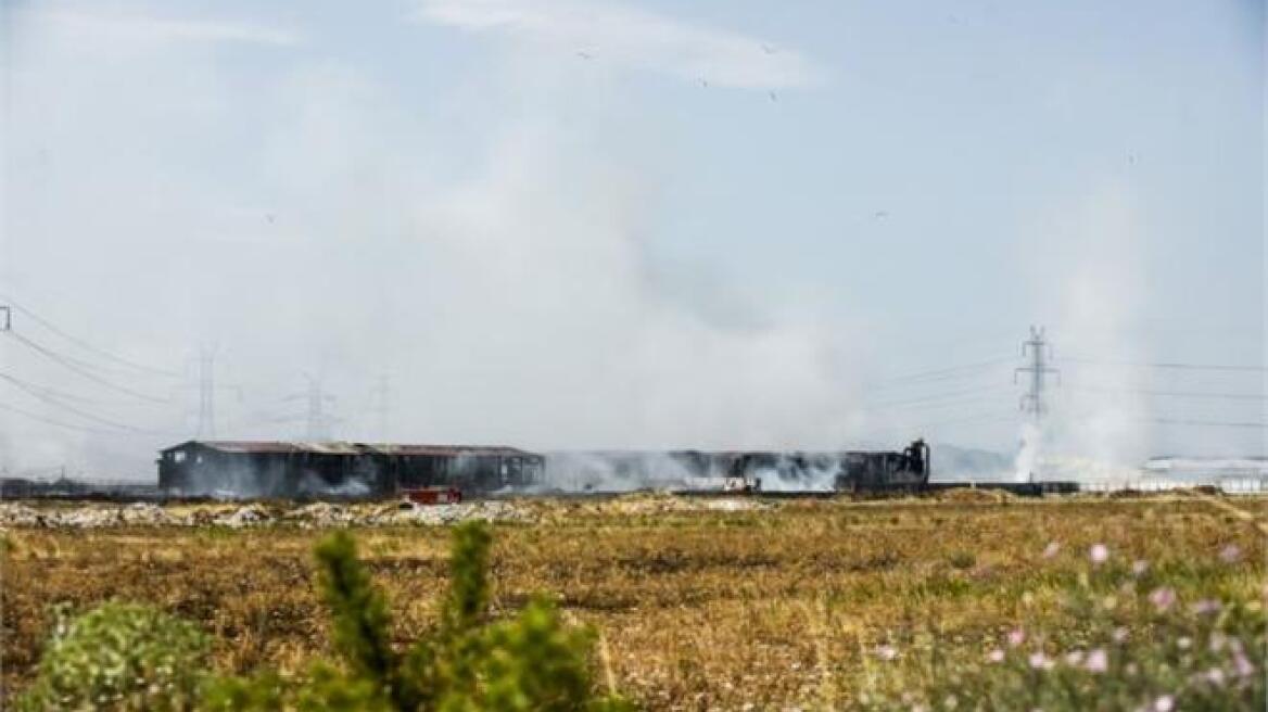 Σε εμπρησμό αποδίδει η Πυροσβεστική την πυρκαγιά στο εργοστάσιο στον Ασπρόπυργο