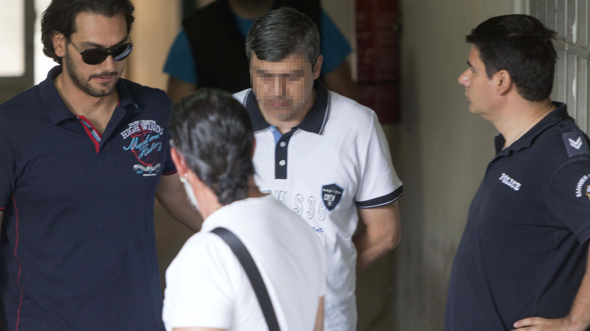 Σαν «πουλάκι» κοιμήθηκε στο κελί του ο παιδοκτόνος αστυνομικός