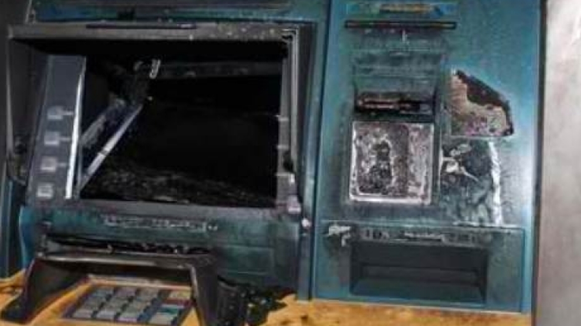 Μπαράζ εμπρηστικών επιθέσεων σε ΑΤΜ και οχήματα σε όλη την Αθήνα