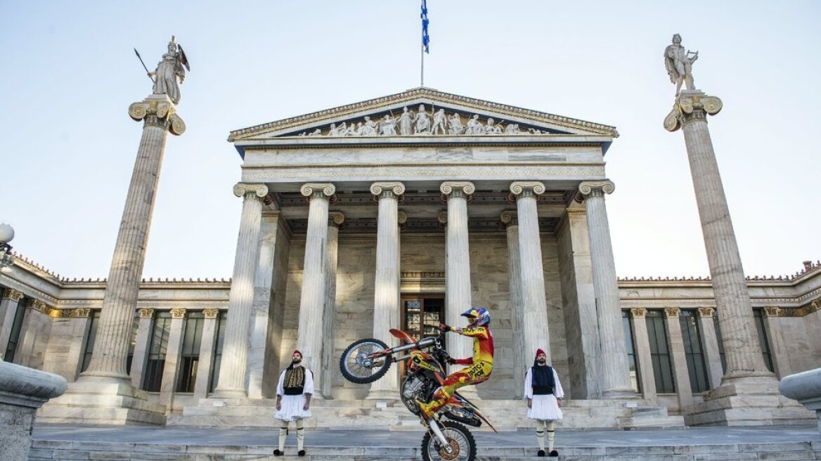 FMX rider thrills crowds in front of Athens Academy