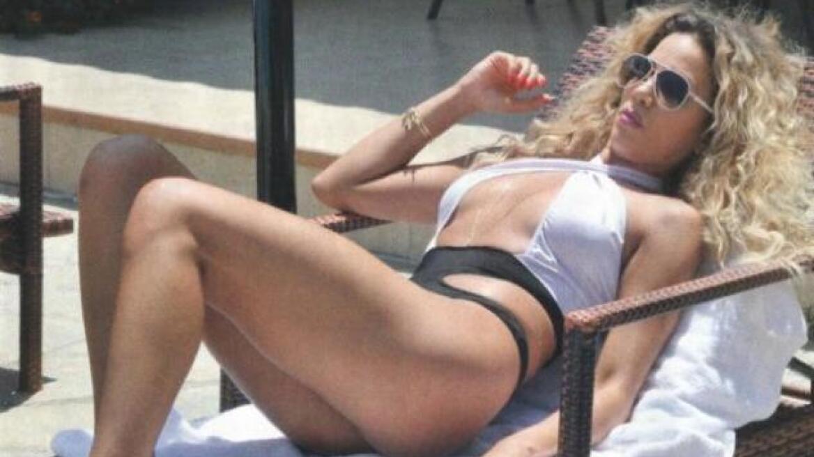 Κατερίνα Στικούδη: Αποκαλυπτική και σέξι στην πισίνα 