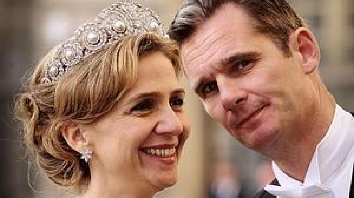 O βασιλιάς Φελίπε πήρε το... στέμμα της πριγκίπισσας αδερφής του!