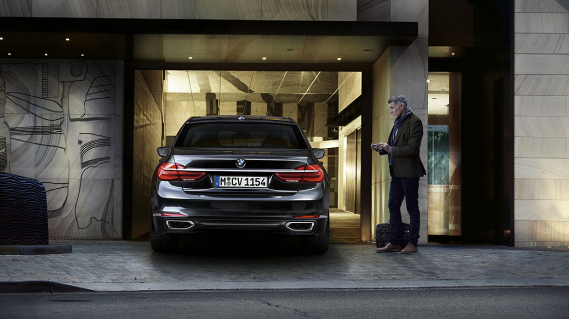 Video: Όλα τα «μαγικά» που κάνει η νέα BMW 7