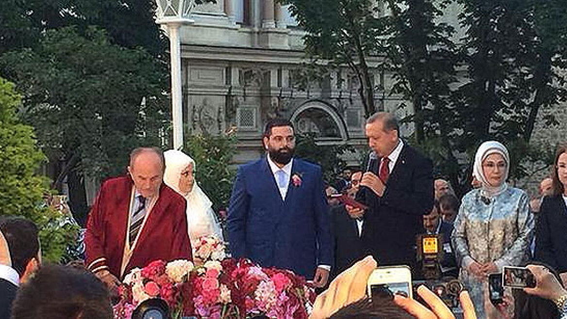 Τουρκία: Σε γάμο «τρολ» των social media πήγε ο Ερντογάν!