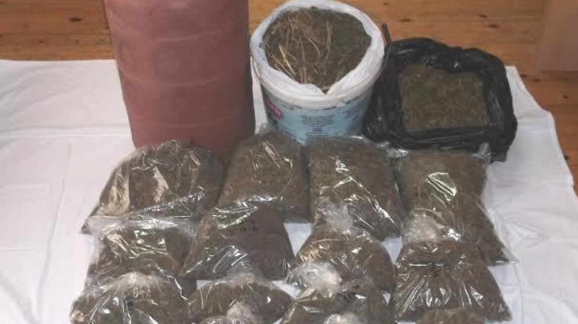 Ζευγάρι έκρυβε σχεδόν δυο κιλά χασίς σε αγροικία