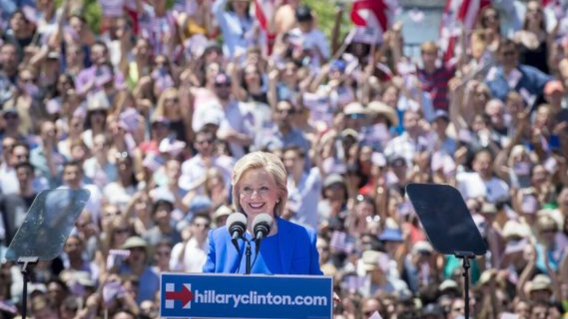 Χίλαρι με καρφιά στους επικριτές της: «Θα είμαι η νεότερη γυναίκα πρόεδρος»