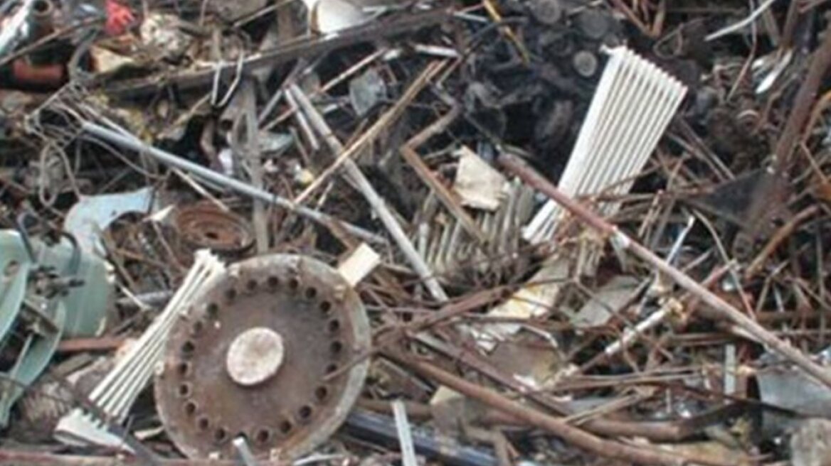 «Κυνηγοί» μετάλλων τρύπωσαν σε έρημο μαντρί