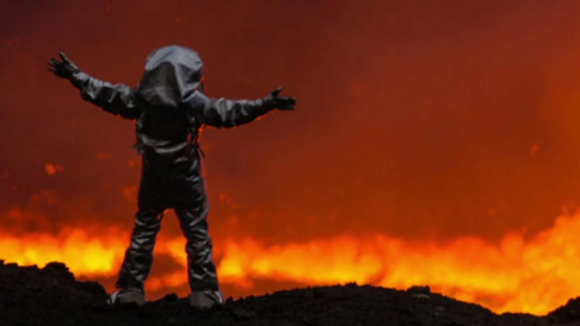 Μοναδικές εικόνες: Μπήκε στο εσωτερικό ενεργού ηφαιστείου!