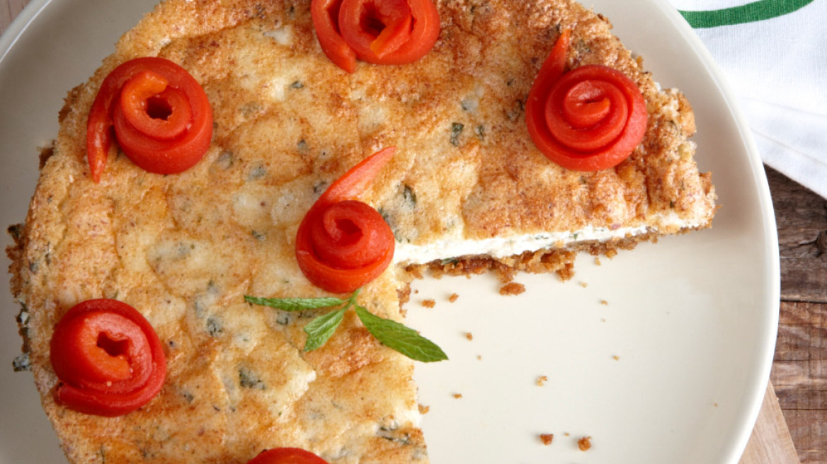Cheesecake αλμυρό με φέτα δυόσμο και πιπεριές Φλωρίνης