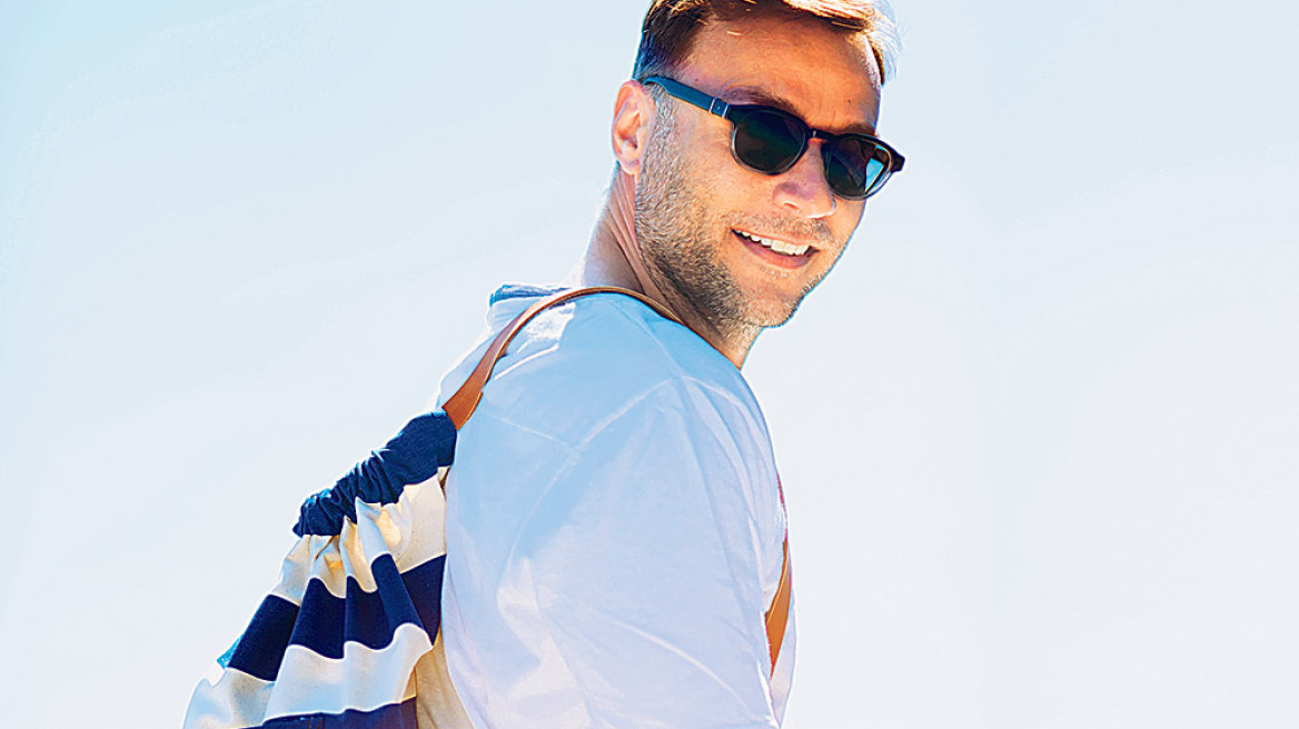 Κωνσταντίνος Βαρβιτσιώτης: Αξεσουάρ παραλίας με βαρύ επώνυμο