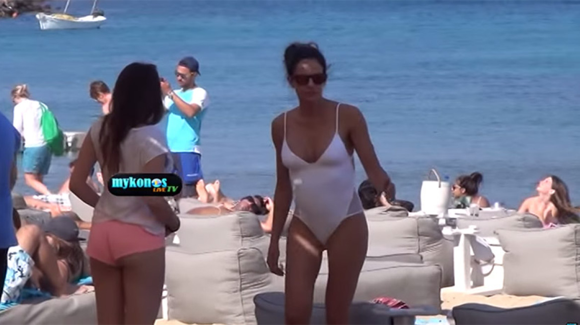 Εύη Αδάμ: Αναστάτωσε τη Μύκονο με το λευκό μαγιό της 