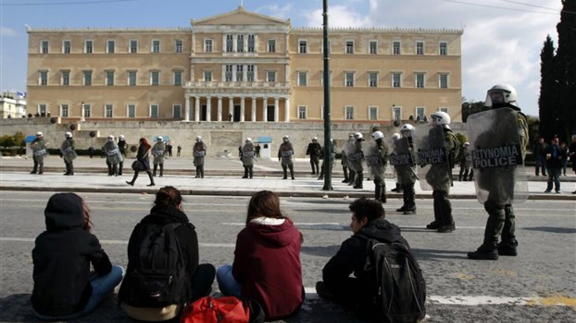 Eurostat: Κατά 0,8% μειώθηκε η απασχόληση στην Ελλάδα το α' τρίμηνο του 2015