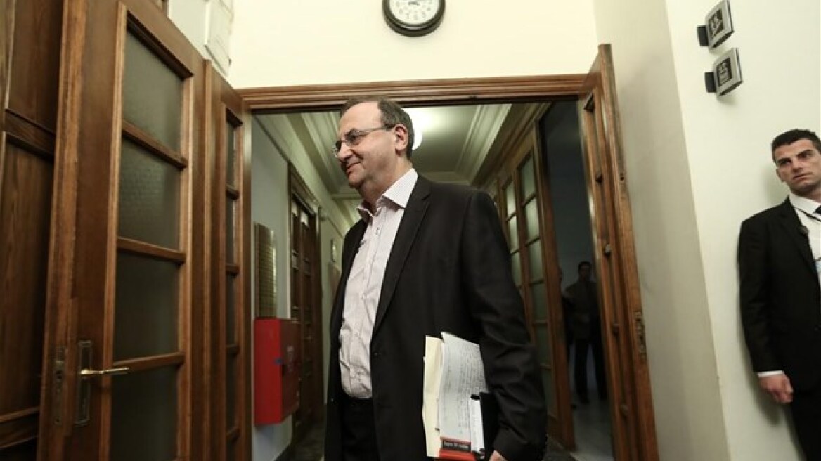 Χαμηλότερες εισφορές και συμψηφισμός χρεών για τους «εγκλωβισμένους» ΟΑΕΕ-ΕΤΑΑ