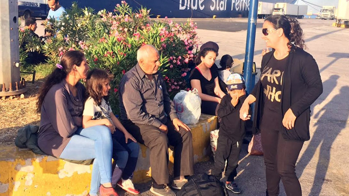 Πρωί-πρωί στον Πειραιά 400 μετανάστες από Χίο, Λέσβο