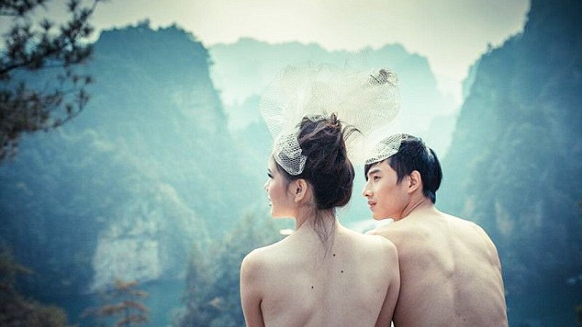 China's youth get married in "naked marriage" style (video)