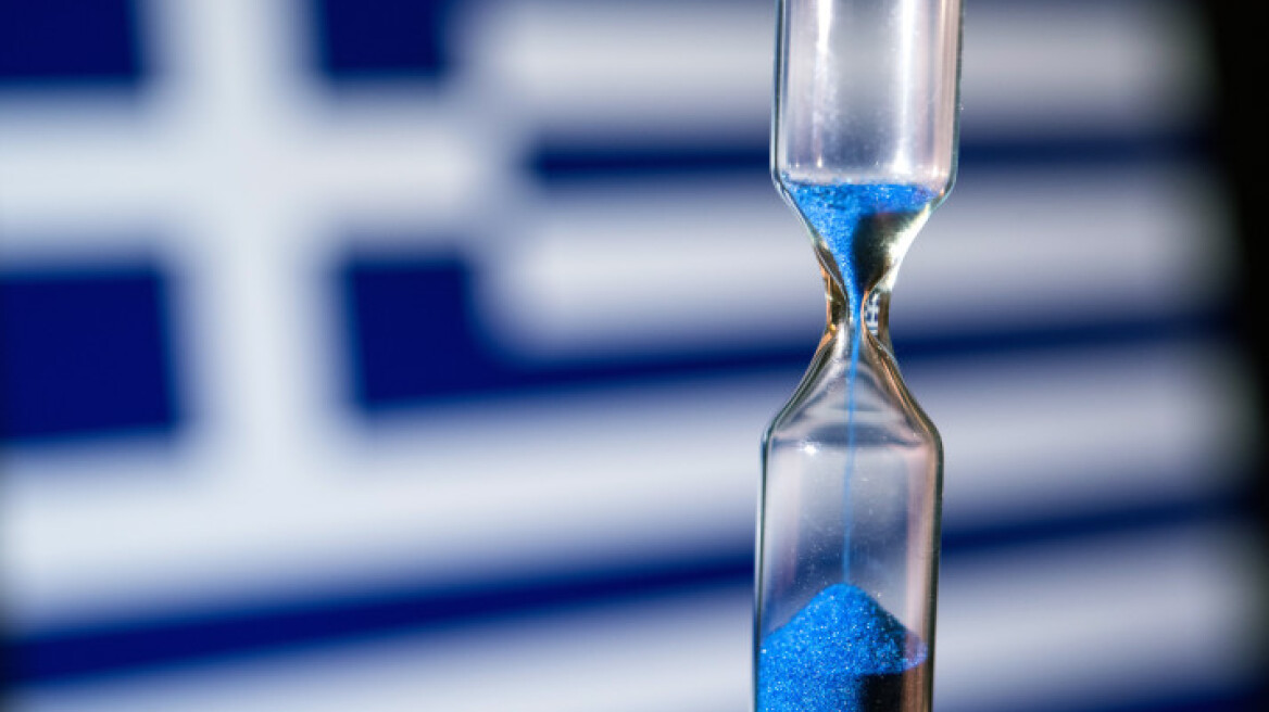 Politico: Η Ελλάδα θα συνθηκολογήσει